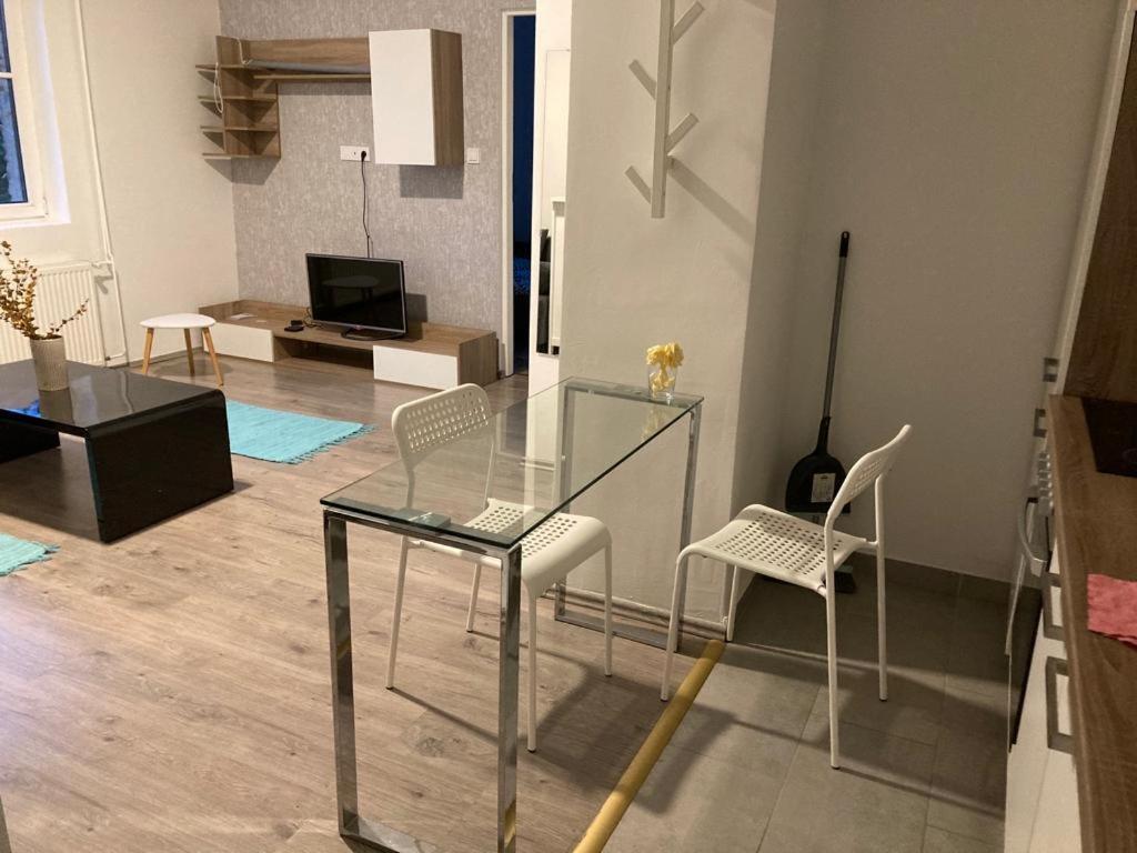 סזומבאת'לי Downtown Modern 3 Bedrroom+ Living Room Apartment Wesselenyi 1.3 מראה חיצוני תמונה